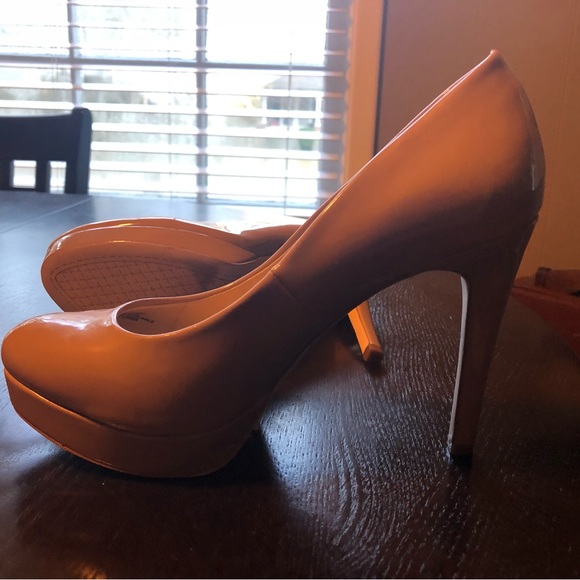 Jessica Simpson Nude Heels - Picture 2 of 3
